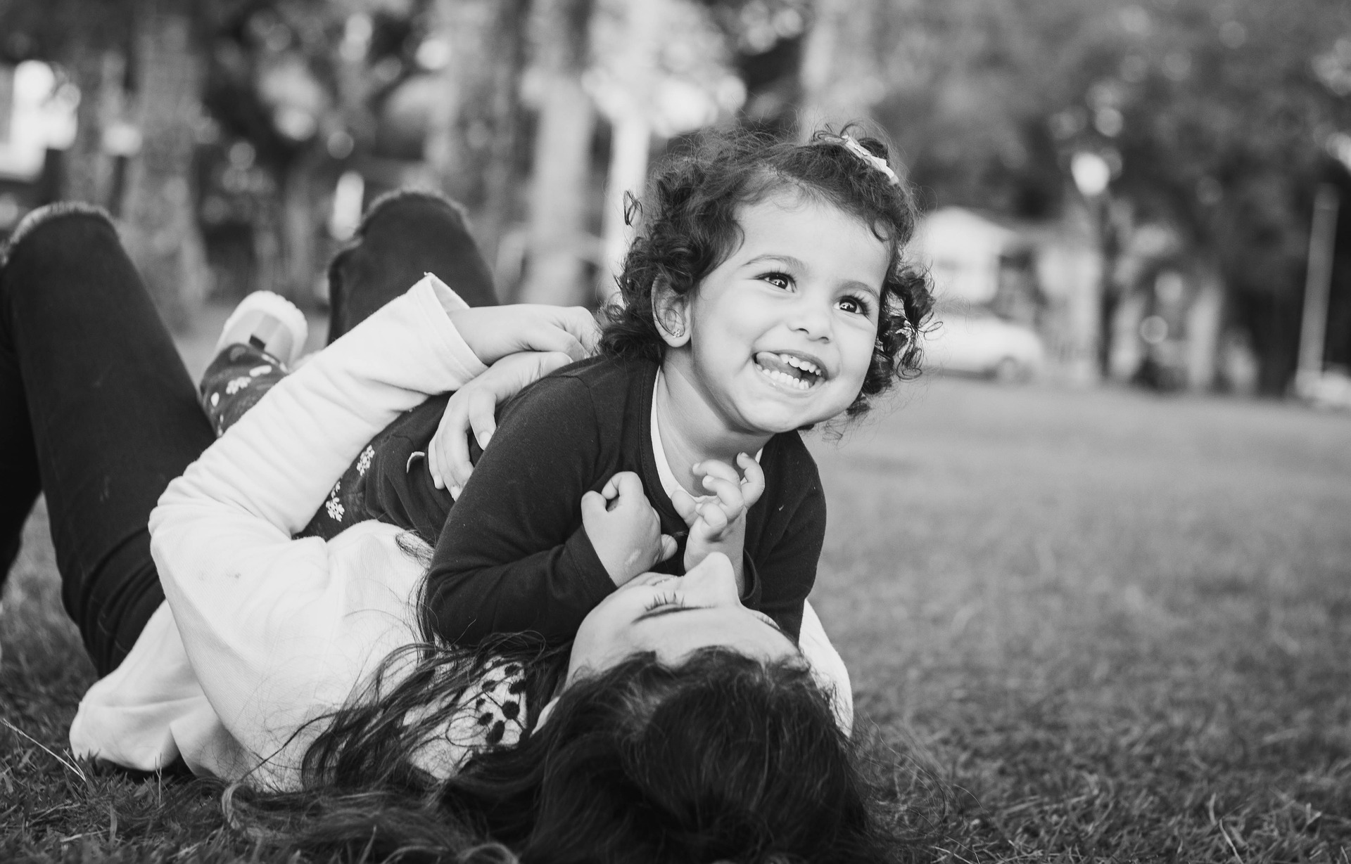 mother-and-daughter-3544333_1920